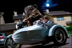  qui appartient cette moto volante ?