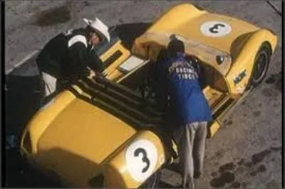 Ensuite, il ralise un court mtrage qui figurera plus tard dans le DVD  Le Court des Grands . Il y filme sous des angles innovants le parcours d'un pilote  une qualification de course automobile :