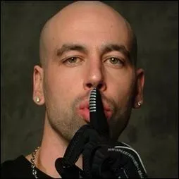 Comment se termine la vie de Sinik dans sa chanson ''Descente aux Enfers'' ?