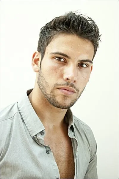 Comment s'appelle ce garçon ?