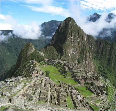 Ancienne cit inca qui se situe  l'Est de la cordillre des Andes , il s'agit de :