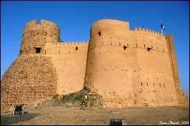 Comment appellait-on les Emirats arabes unis � l'�poque du protectorat britannique ?