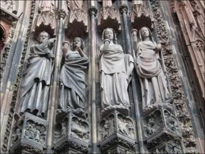 S'avancent deux  deux, d'un pas sr et (... ),