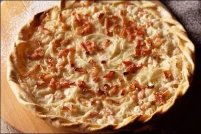 [Terroir] Parmi ces ingrdients, lesquels entrent dans la composition de la Flammekueche, tarte flambe traditionnelle en Alsace ?