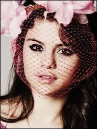 Quand Selena fut-elle diplme ?