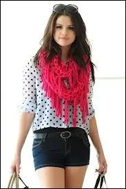 Elle est galement l'grie d'une marque . .