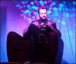 Quand un illusionniste a besoin d'un complice dans la salle pour russir son tour de magie, comment s'appelle ce complice ?