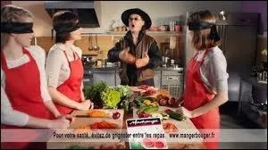Dans l'ancienne pub TV pour Madrange, l'une des personnes aux yeux bands doit deviner quel est ce jambon, on lui dit c'est ma ma... Elle rpond c'est magique ! Qui lui pose la question ?