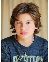 Qui est le petit frre d'Alex dans les sorciers de Waverly Place ?