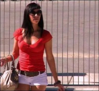 Comment s'appelle la bookeuse ?