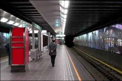 En 2003, le nom de ce Belge clbre a t officiellement donn  une station de mtro  Bruxelles. De qui s'agit-il ?