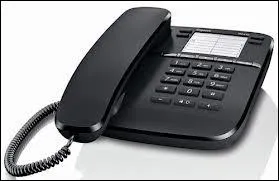 A partir de la Belgique, pour appeler mon ami franais sur son tlphone fixe, je dois commencer en formant les quatre chiffres suivants :