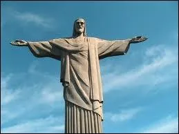 Quelle grande ville sud-américaine ce très célèbre monument surplombe-t-il ?