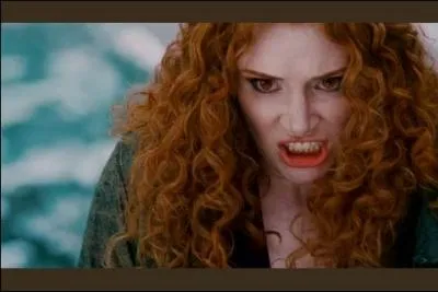 Qui tue Victoria dans  Twilight 3  ?