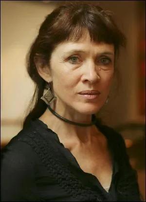 Qui est cette auteure albertaine d'expression française et anglaise ?