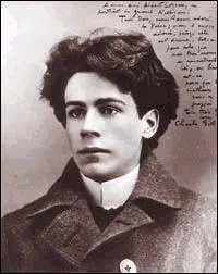 Ce poète québécois est un disciple du symbolisme. Il s'agit de...