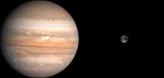 Jupiter est la plus grosse plante du systme solaire. Combien de fois la Terre pourrait-elle rentrer dans son volume ?