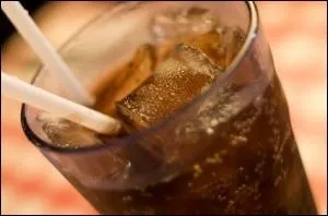 290 millions de litres de Coca-Cola sont bus tous les jours sur Terre. Pourtant cette boisson est peu recommande par les nutritionnistes. Quelle quantit de sucre contient un verre de 33cl de Coca ?