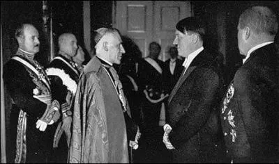 De ces trois papes, l'un rencontra Adolf Hitler !