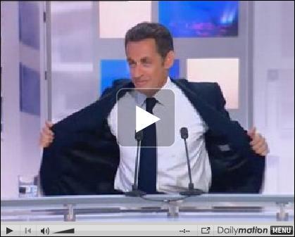 Nicolas Sarkozy, toujours sur France3, mais avant l'interview, a été filmé et les images ont été diffusées sur Rue89. Qu'y voit-on?