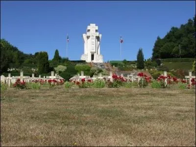 O peut-on voir le mmorial de la Rsistance avec sa croix de Lorraine et son  V  de la Victoire ? monument 21 m de haut , oeuvre Franois Poncelet ?