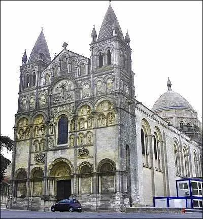 Angoulme, capitale de la BD, vous offrira la faade de sa jolie cathdrale... .