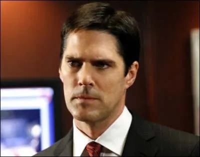 Aprs le dpart de mon chef, je prends la direction de l'quipe. Je ne souris presque jamais. Mon fils s'appelle Jack :