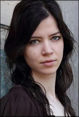 Quel est le tribut fminin du District 8 ?