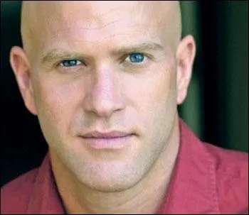 Qui est le tribut masculin du District 2 ?