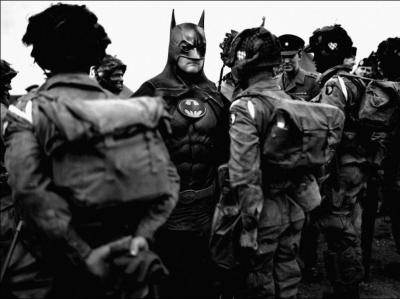 Comme vous ne l'ignorez certainement pas, Batman est quelqu'un de srieux, quelques jours avant le 6 juin 44, il vient faire un tour en Angleterre pour superviser la future opration ...