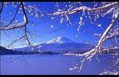  quelle hauteur culmine le mont Fuji ?