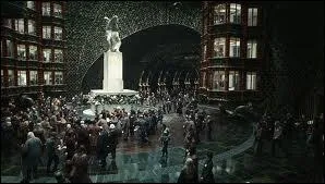 Quel est ce lieu qui se situe quelque part sous terre, dans le centre de la ville de Londres ?