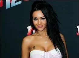 Elle joue dans Hollywood Girls sur NRJ12, c'est :