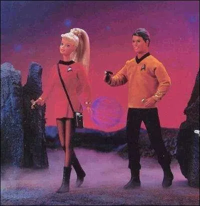 Quelle est cette autre srie culte, voque par Ken et Barbie ici ?