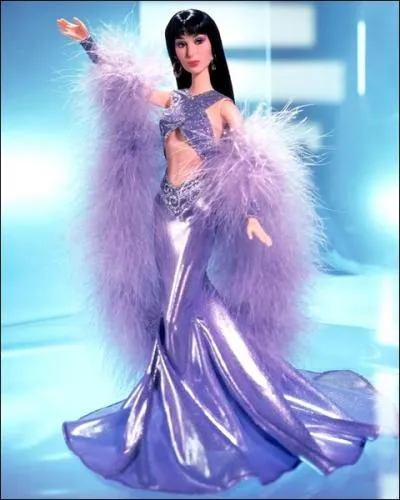 Qui est la pop star que reprsente la poupe Barbie, spectaculairement habille ?