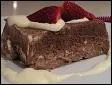 Quel dessert glac se prpare avec du chocolat noir, des oeufs, du beurre, du sucre et peut-tre agrment de fraises, et servi avec une crme anglaise ?