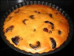 Sur un fond de pte brise, on dispose le mlange  base de lait, d'oeufs entiers, de sucre et de mazena. Quel dessert voque-t-on ?