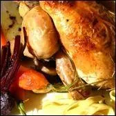 De quelle rgion est originaire la poule au blanc qu'on accompagne traditionnellement d'une sauce  base d'oeufs et de crme ?