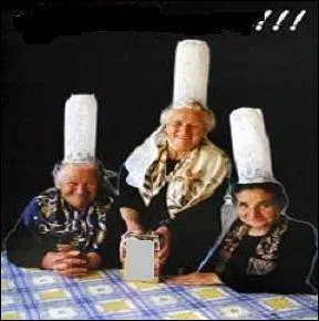 Tout New York fait la queue sur le trottoir Les trois (... ) sont devenues des (... )