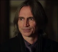 A Storybrooke, je m'appelle M. Gold. En ralit, je suis...