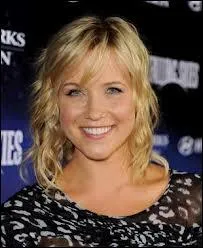 A Storybrooke, je m'appelle Ashley. En ralit, je suis...