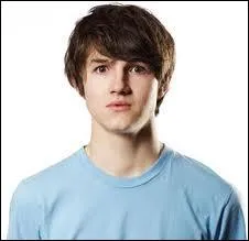 La premire personne que ce jeune homme a vu est...