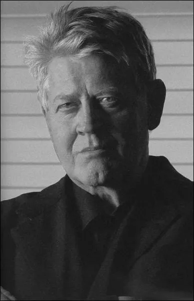 Il nous emmne sur les traces d'un un capitaine grand aventurier, sorte d'antihros, solitaire, individualiste, gocentrique, voici ...