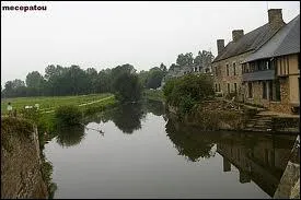 La Slune est un fleuve affluent de la Manche. Dans quel dpartement se jette-t-il dans la Manche ?