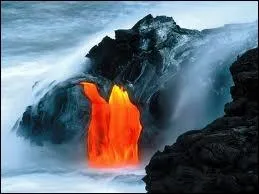 Lequel de ces volcans est form par des coulements successifs de lave de type basaltique ?