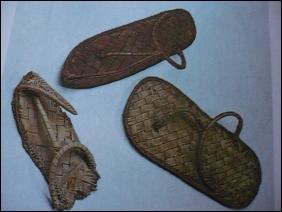 Vous tenez haut rang et chausserez donc vos pieds vnrs avec ces modles dont la premire apparition date de 3000 avant J. -C.