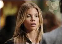 Dans la saison 5, qui la mre de Holly a-t-elle vire ?