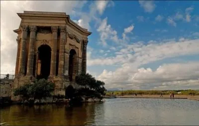 Laquelle de ces villes de l'Hrault accueille le chteau d'eau du Peyrou ? [Crdit photo, Bruno Monginoux]