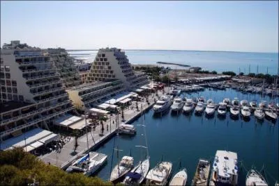 Quelle est cette station balnaire de l'Hrault  l'architecture pyramidale futuriste issue de la Mission Racine ?