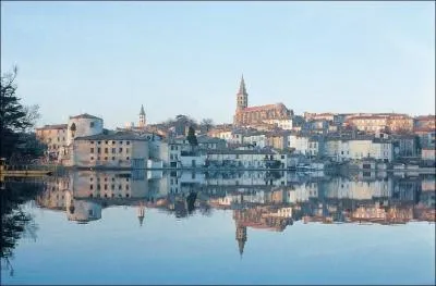 Quelle est cette commune de l'Aude connue pour tre la capitale mondiale du cassoulet ?